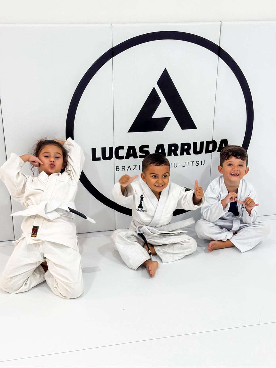 Alunos no tatame da BAZE Academy Barra de São João